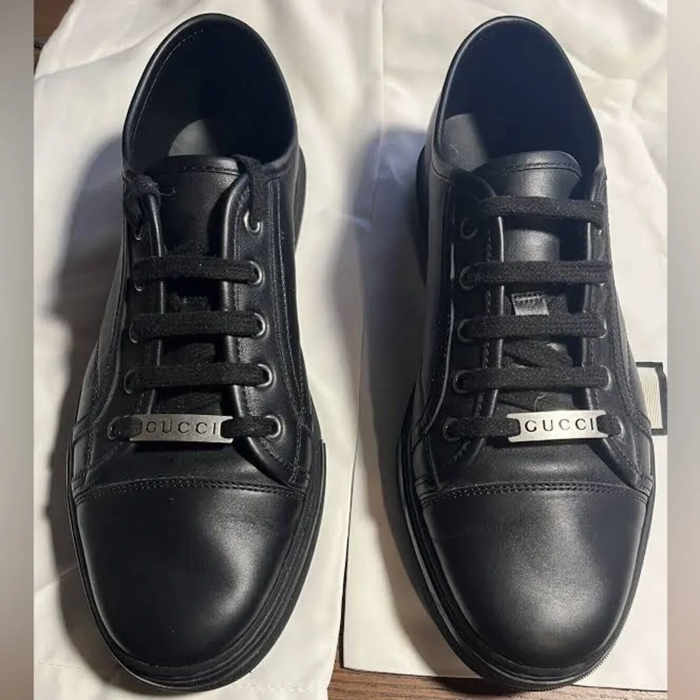 GUCCI PLAIN LEATHER SNEAKERS model 423301. All black. Size 8.5 display picture 1